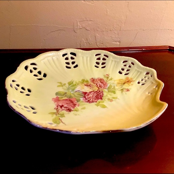 Vintage Reticulated Shell Shaped Porcelain Dish, Hand Painted Roses - Picture 3 of 4